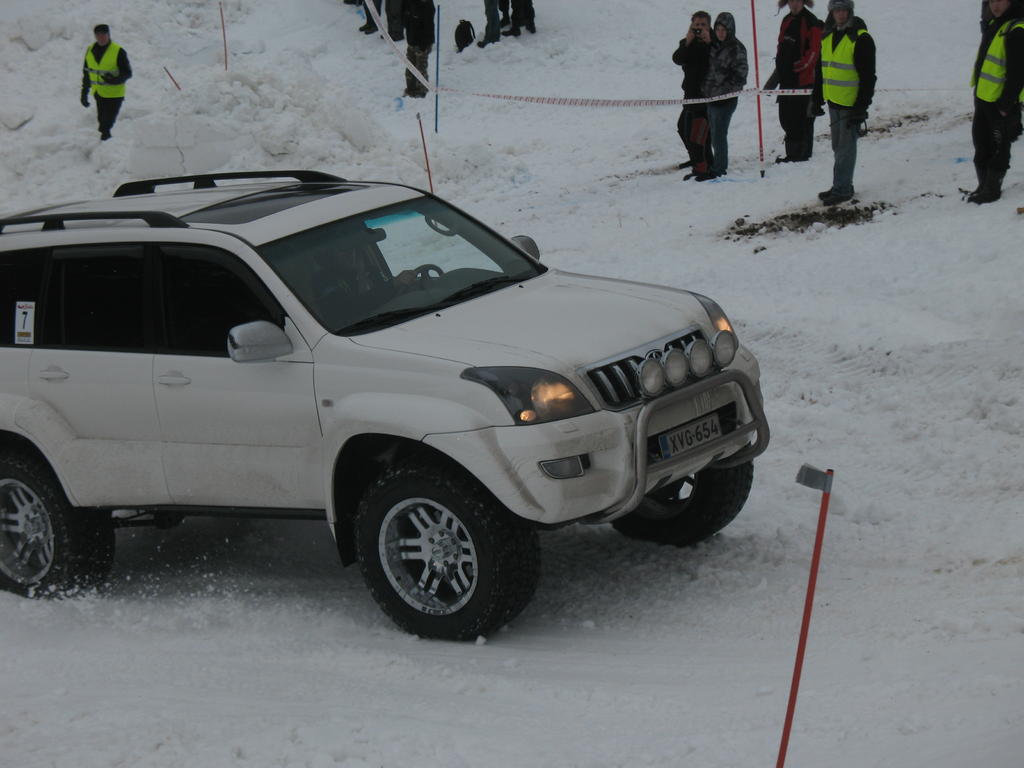 uudehko Cruiseri pling pling vanteilla...