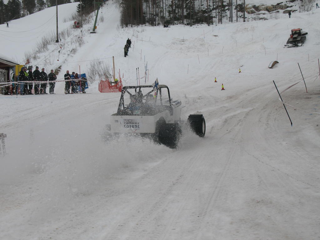 Kummeli hemmoja lainatakseni: KYLL LHTEE!!!!