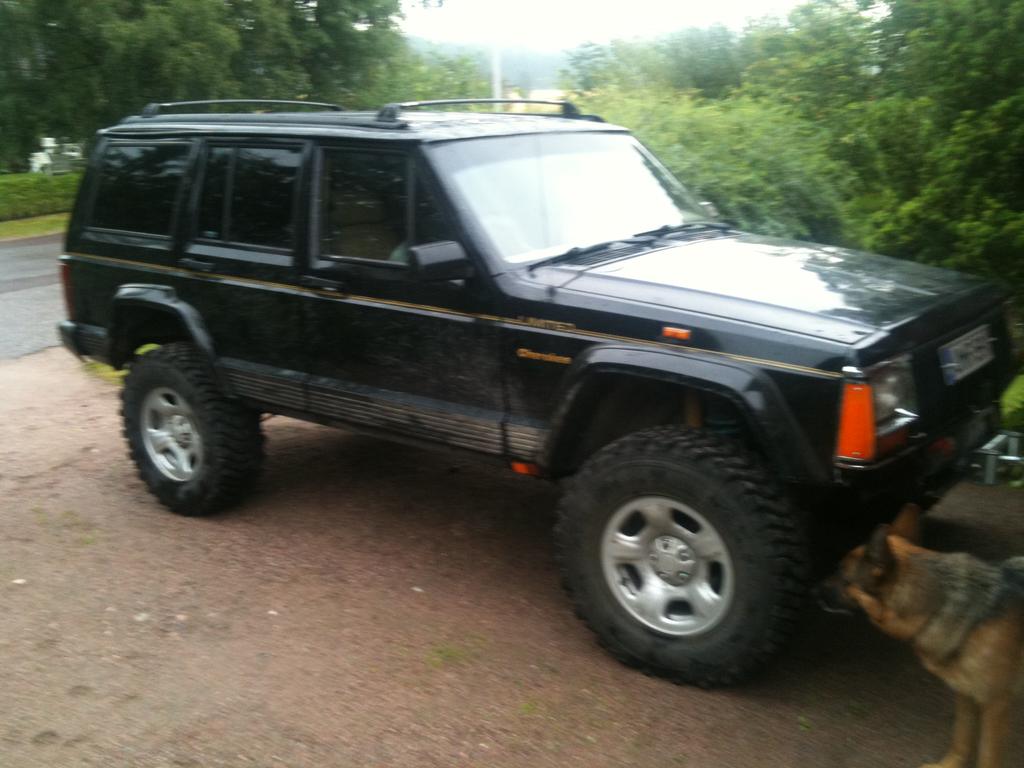 2"korotus ja hieman palikkaa ja 31x10,5