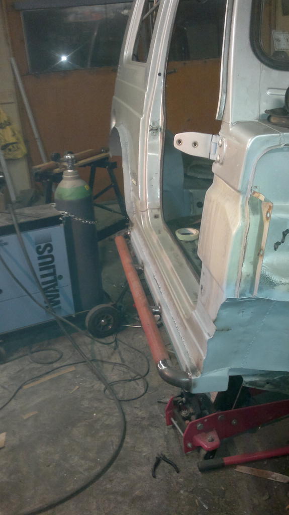 Lis suojaa kyljille.