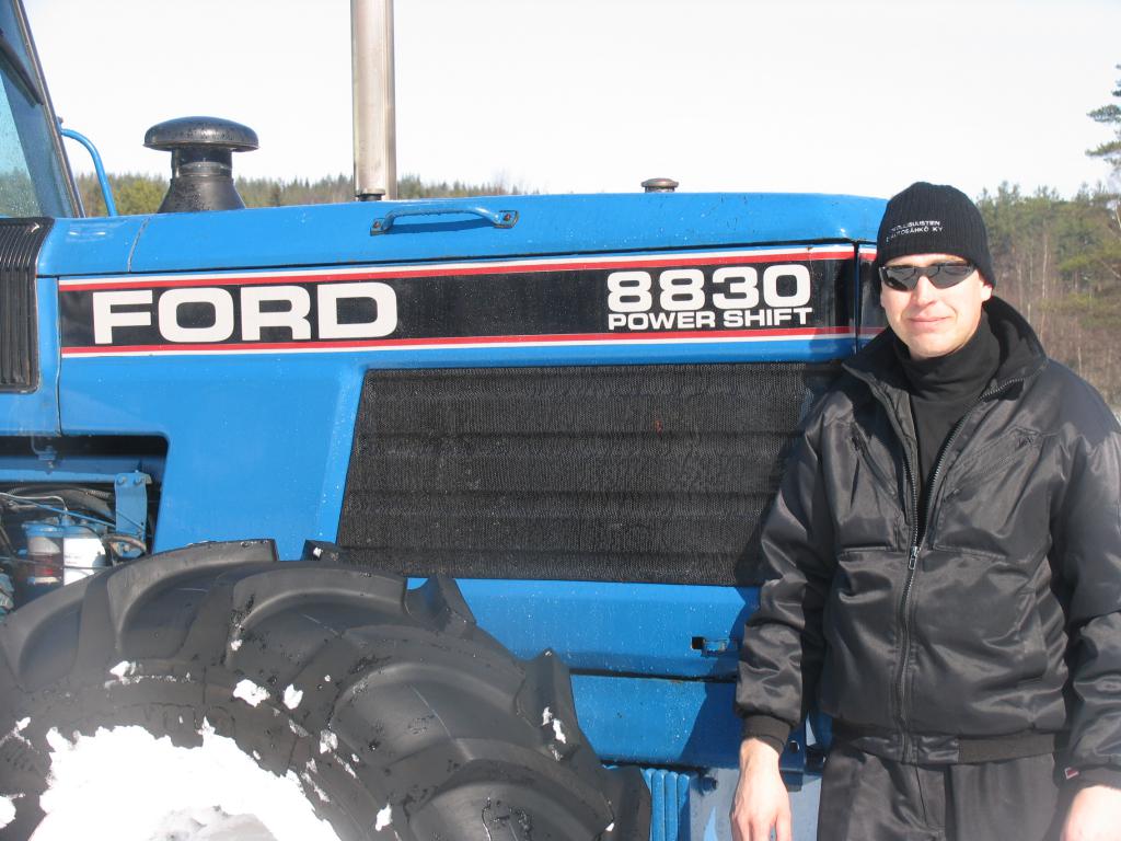 Toi konepelti on aika tarkalleen 190cm maasta, eli meijn city blazerin katon korkeudella.