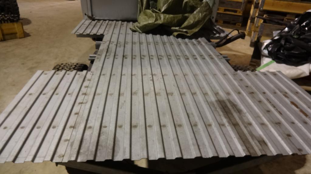 Lavan pohja on srmtty mys tsmlleen samoihin mittoihin niin rimitoiltaan, kuin kanttauksien korkeudet ja kulmat.