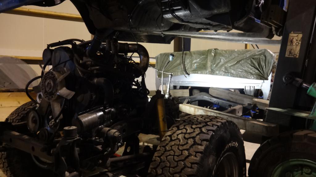 Varaosa auton rungon silsin akseleineen varastoon, koska runko on erittin hyvss kunnossa, niin siit olisi tarkoitus mahdollisesti tehd viel auto, kun tmn ensimmisenkin saisi valmiiksi joskus.

(vanhoja hilukseja ei voi ikin olla liikaa :))