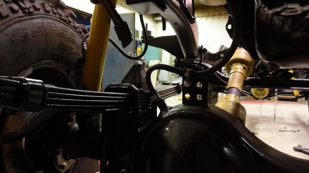 Kiinnitys korvakkeessa on muutama ylimrinen reik viel mikli tarvitsee jotain letkuja vied viel akselin pll (arb ainakin)