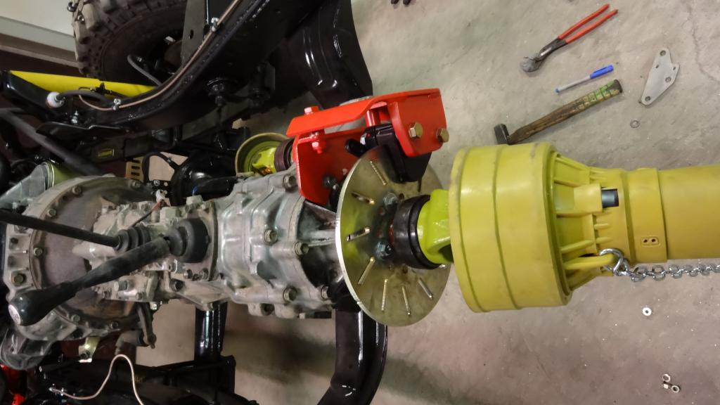 mietinnss, kuinka laittaa ksijarru toimimaan, koska pit olla mekaaninen.

yksi ajatus olisi, kuin jarrusatulan vipuvarressa on 2 reik, niin laittaisi toiselle puolelle runkoa kiinnikkeen, johon saisi vahvan jousen ( esim kuorma-auton perkrryn telin nostajassa) jolloin jarru olisi koko ajan kiinni.

toiselle puolelle paineilma sylinterin, jolla saisi vedetty jarrun auki napista, kuin lhtee ajoon.

eli toiminta periaate olisi mielestni samanlainen, kuin esim. kuorma-autoissa eli jos ilmanpaineet hvi niin jarru ly kiinni elikks mekaaninen ??