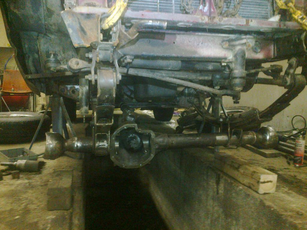 turhat romut akselista ja rungosta siivottu pois