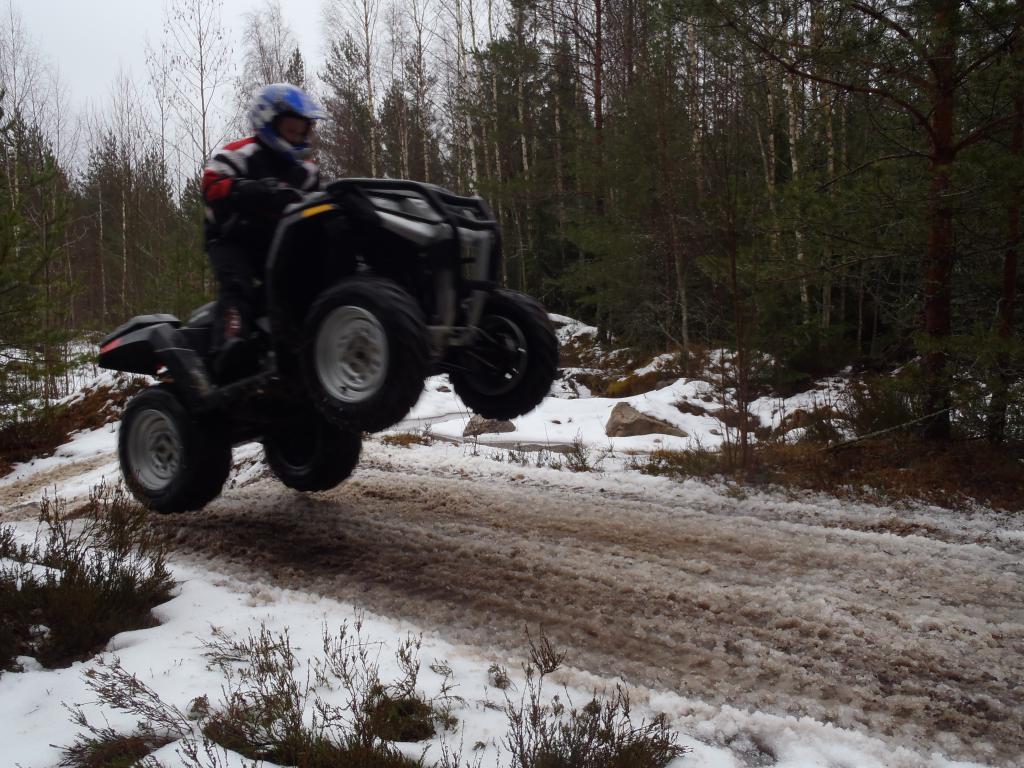 P2220034 Ilmaa on. Lucan taidonnytteit