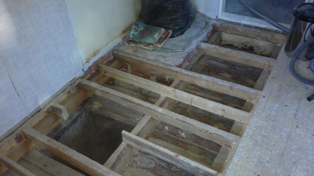 Olohuoneen lattian avausta