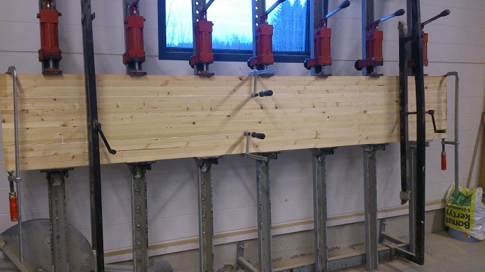 karmiaihion liimausta