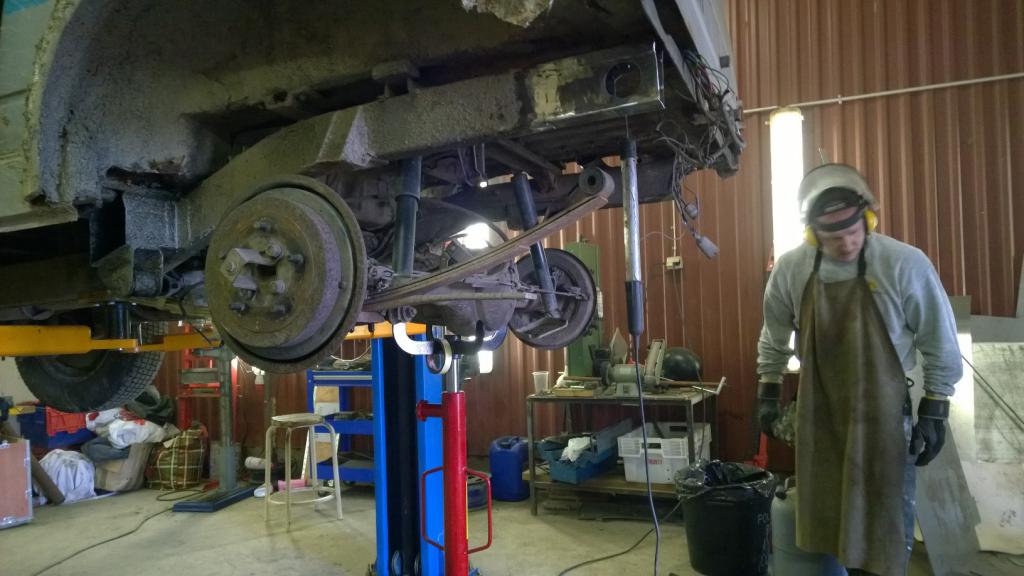 Velipoika (terlahti) kiroilee ruosteen mr...