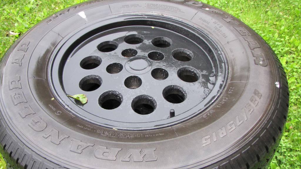 [IMG 6292] Vanteet 4.5 jaolla eli Jeep ZJ/XJ, 
215/75-15 ikivanhat renkaat
4kpl/200.