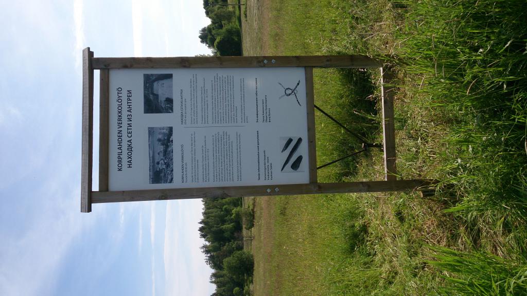 Korpilahden verkkolydn muistotaulua kvimme ihmettelemss