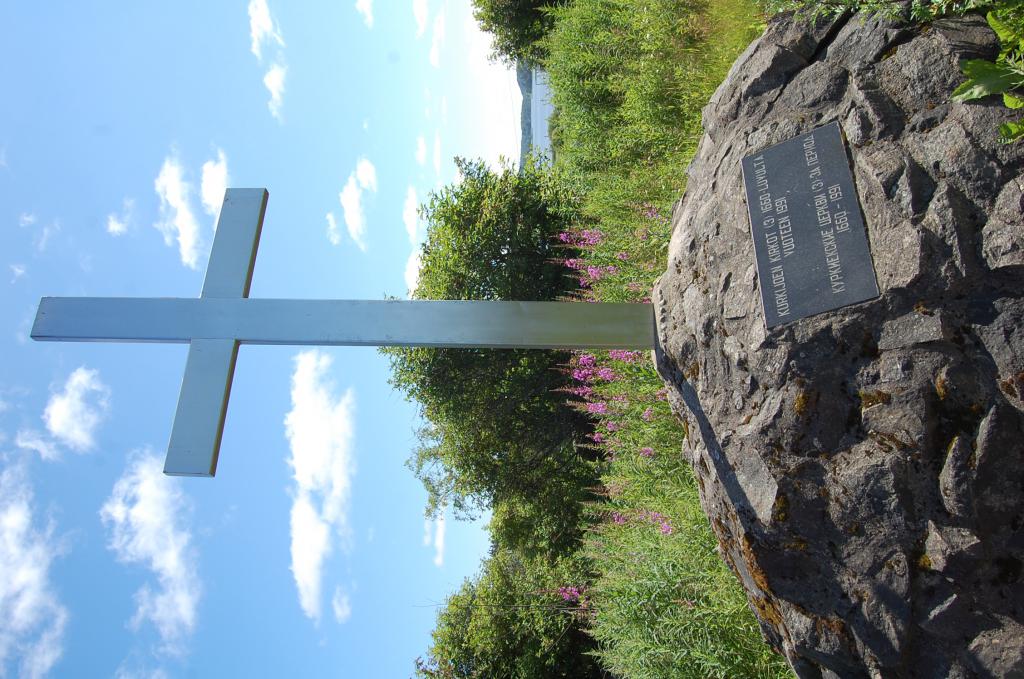 Ja samaisen kirkon muistomerkki