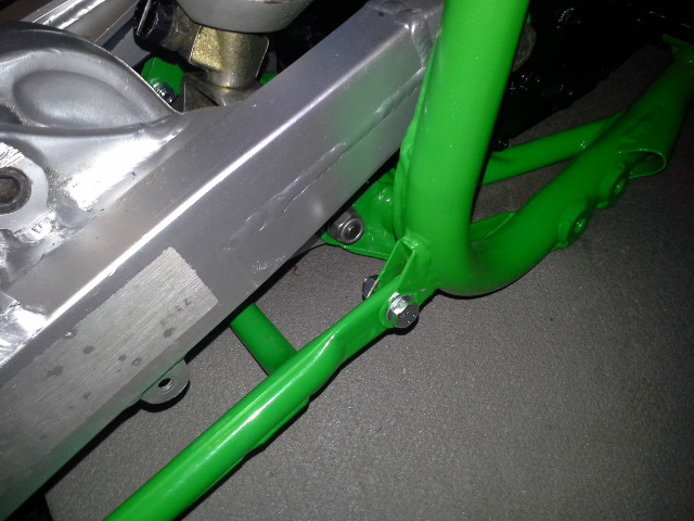 -ja kun seisontatuki on samaa svy, tuntuu, ett rungon maalaus meni kohdalleen :)