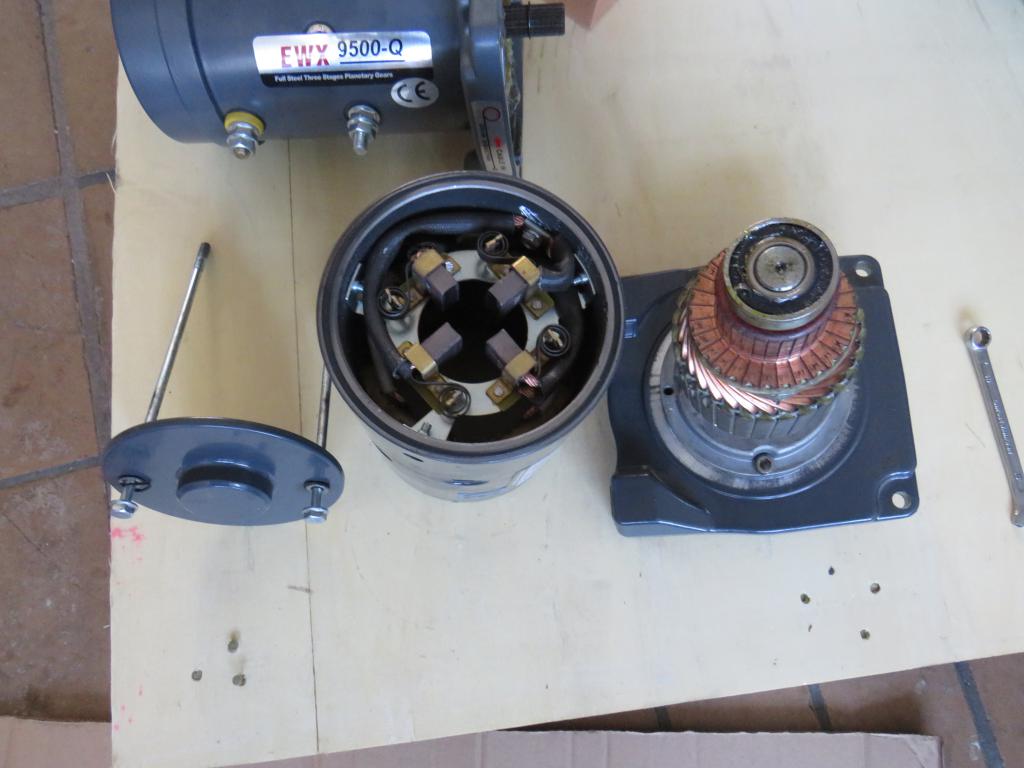 EWD10,000 moottori aukastuna