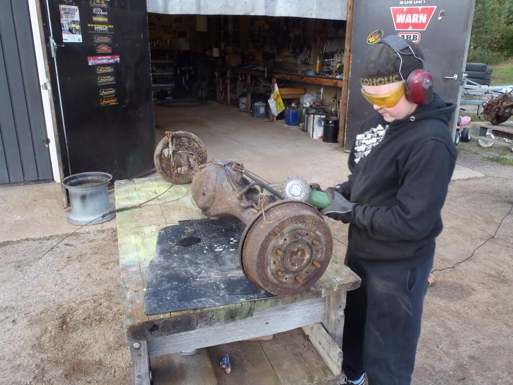 P9270018 Ja akselithan on hiluxin mallia ln65 ja vlityksell 4.56