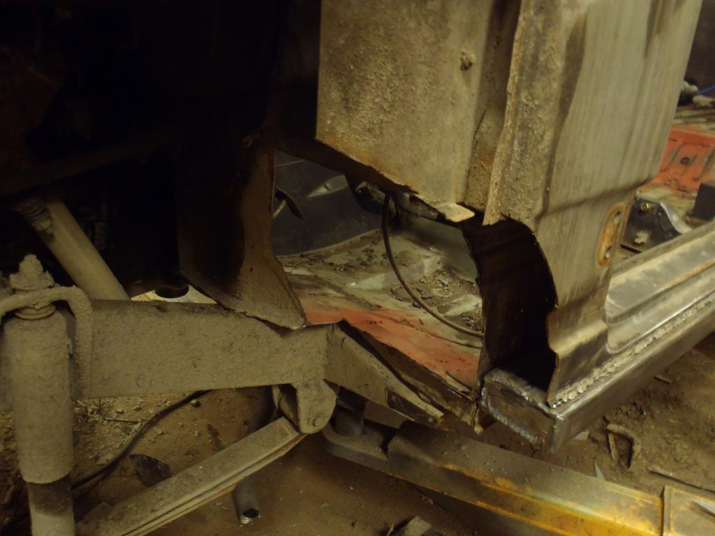 P2130141 Pois niin paljon kuin mahdollista ilman korinkiinnikkeen siirtoa. Thn pitis saada mahtumaan 35" gummit