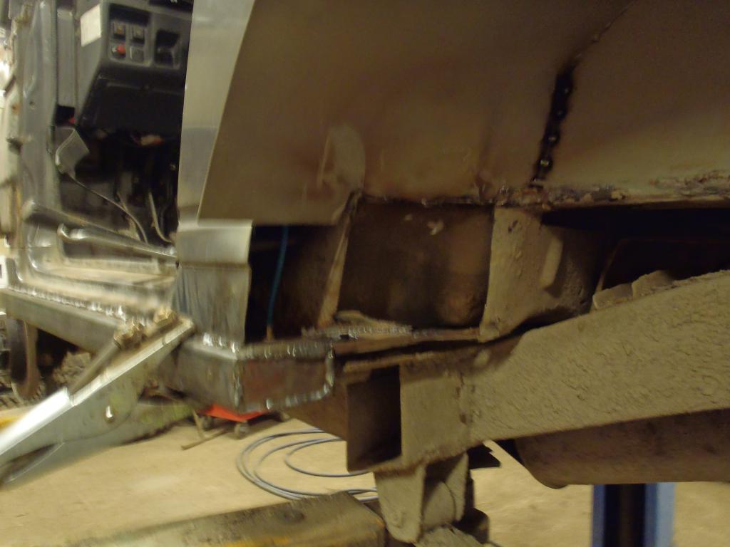 P2130137 Helmapalkkia ja samalla testattiin miten pojilta syntyy pitv saumaa kun tehdn palkeista painesilit kompuralle...