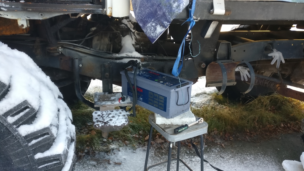 Vanha akku oli hyytynyt niin laina akulla kyntiin