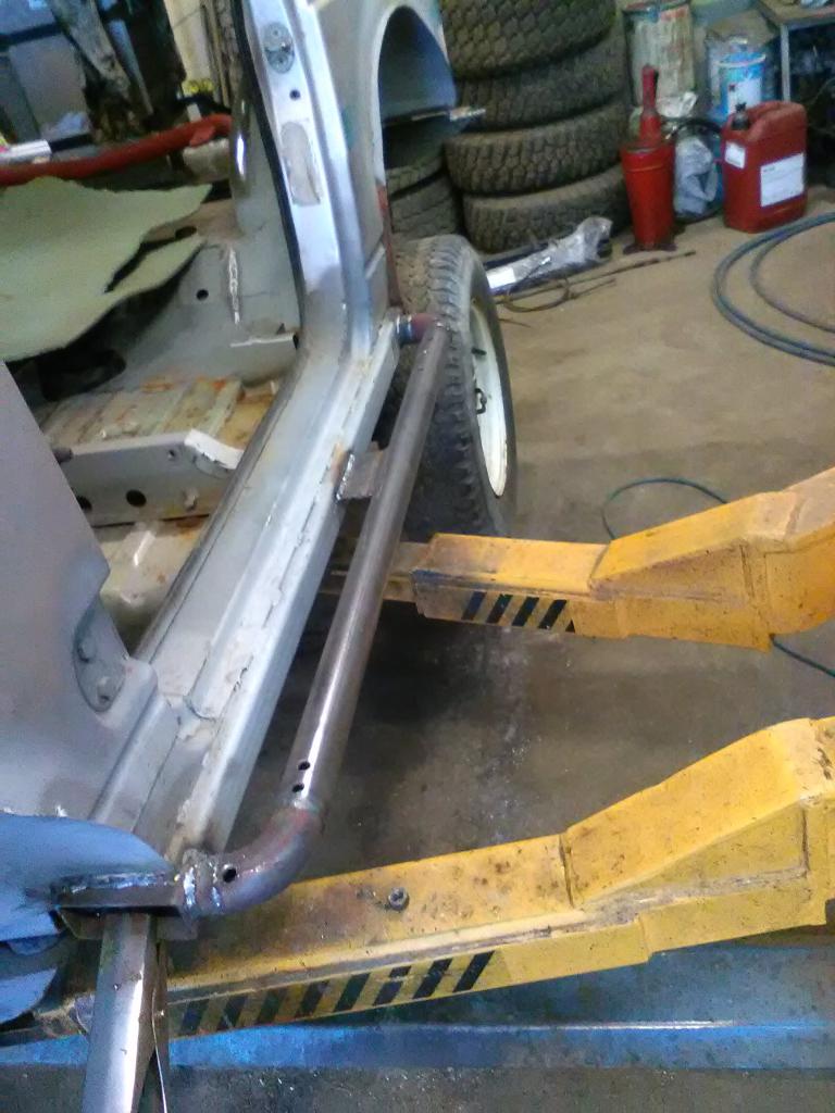 Helmaputket pohjamaalia vailla