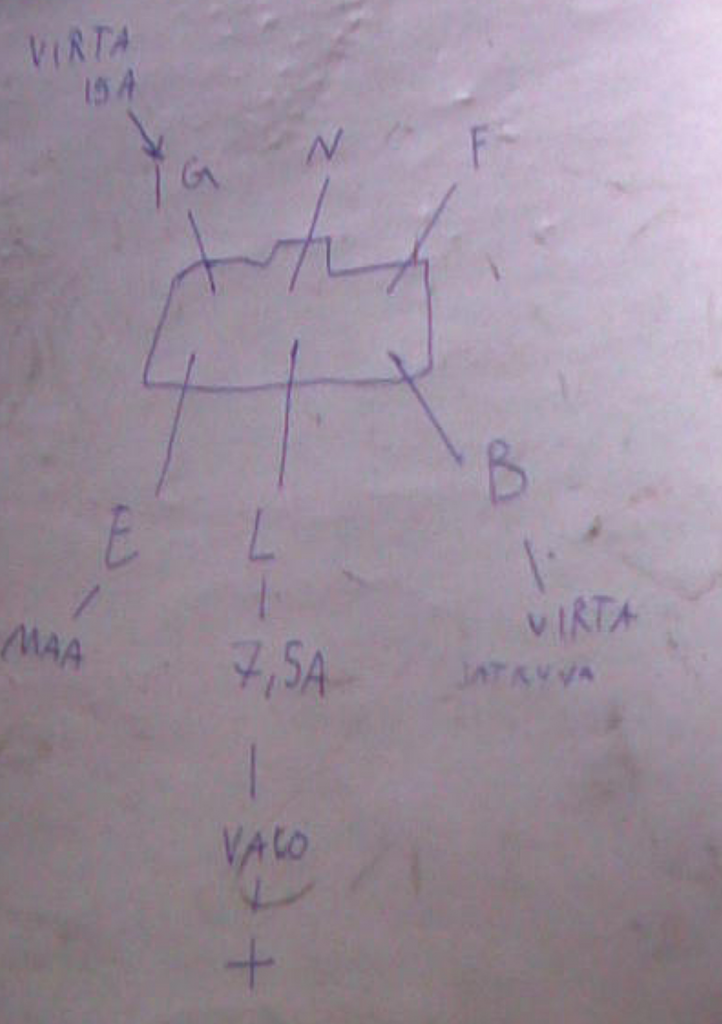 Hilux latausreleen liitin. Palstalta lainattu.