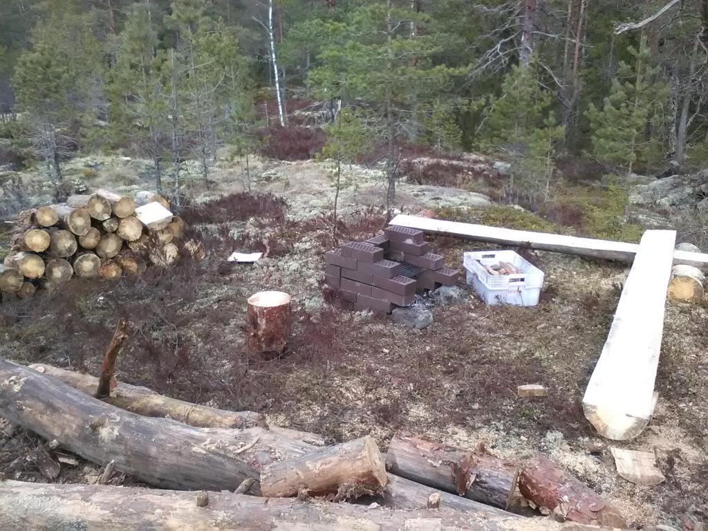 ja penkki ettei kaikkien tarvitse mttll istua