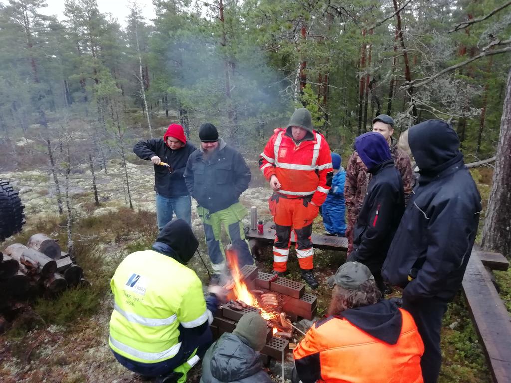 Makkara paistu jotenkin mys vesisateessa