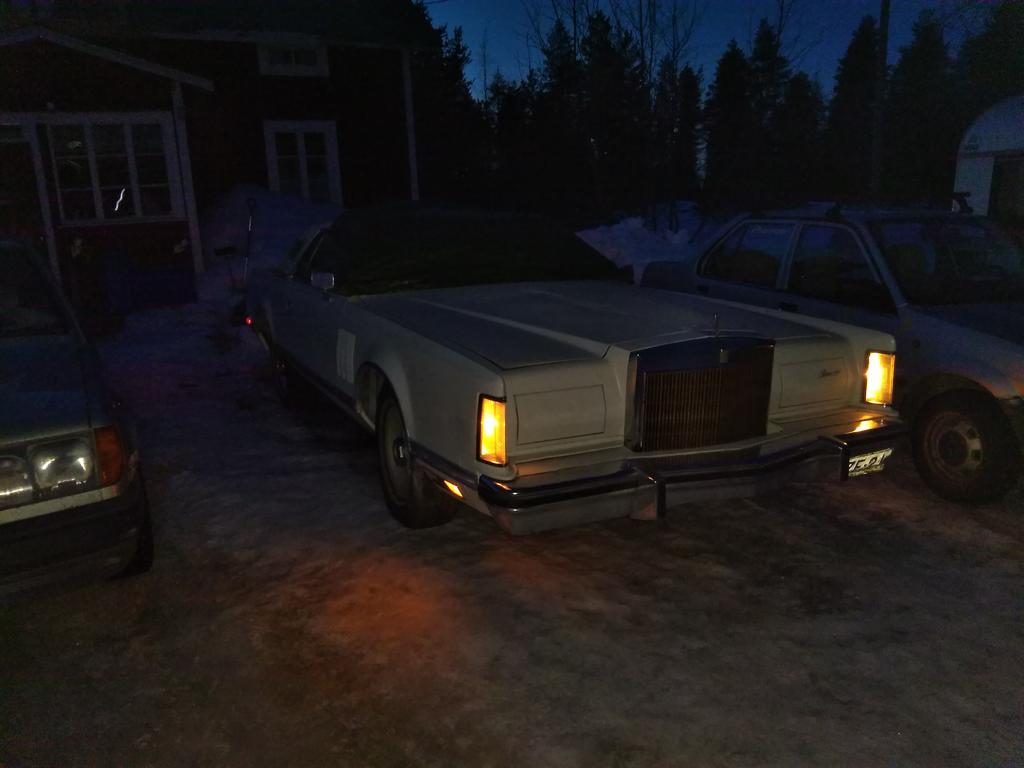 etuvalot tai siis parkit