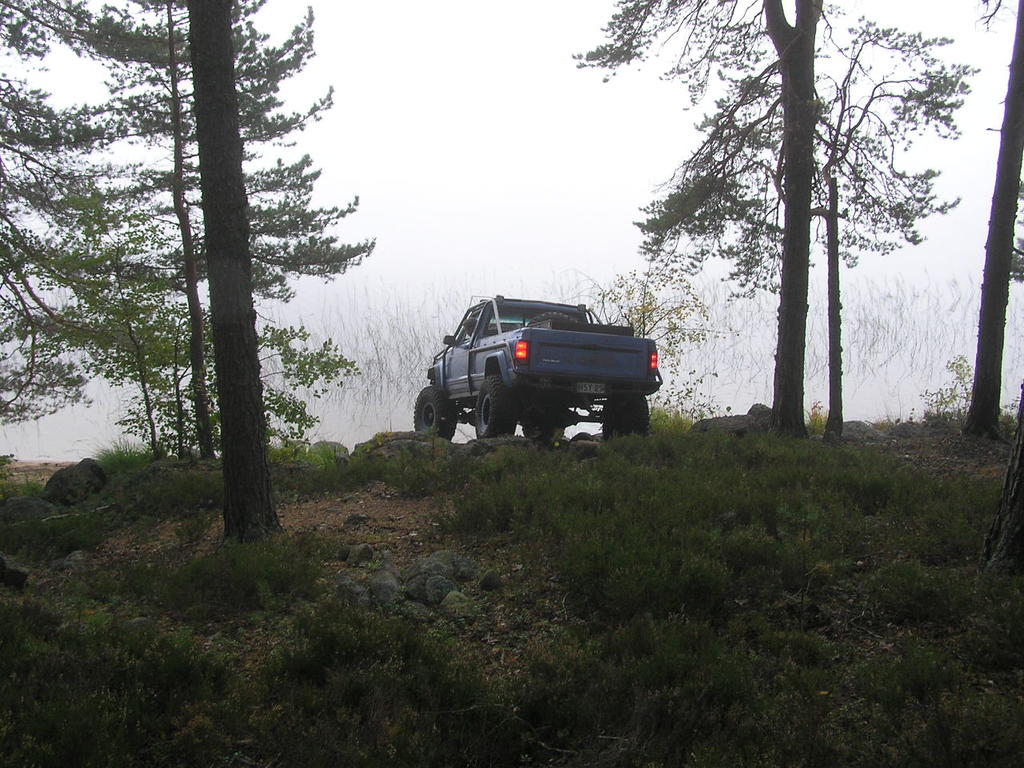 Jeeper ajaa mertjrveen