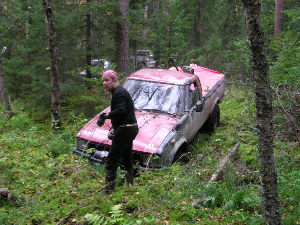 Velin ja hilux suossa