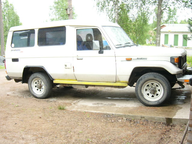 Kyll on komian vrinen ja isoilla pyrill