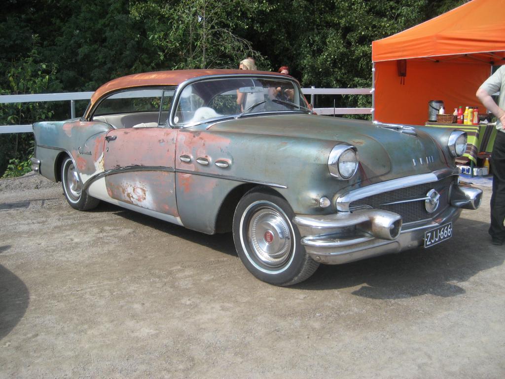 Avovaimon suosikkiauto, 1956 Buick Special. Tllinen pitisi kuulemma hommata...