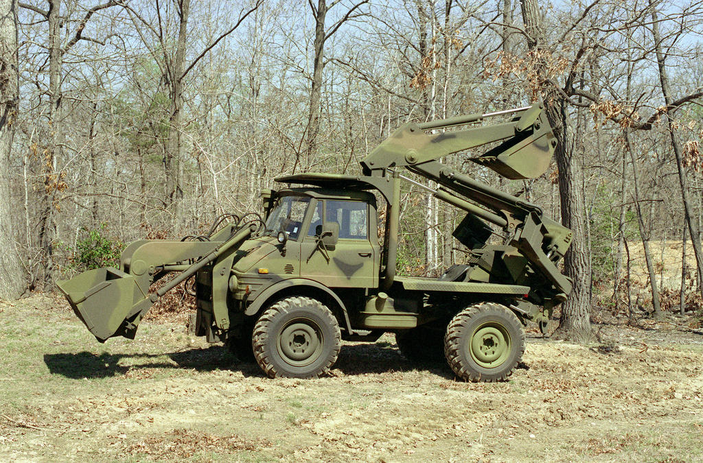 UNIMOG excavator