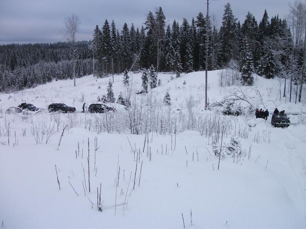 Latka odottaa menalla kun Niva jumittaa.